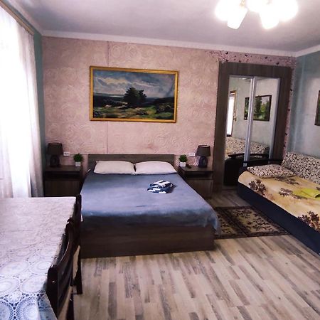 Міні Квартал Hotel Jahotin Kültér fotó